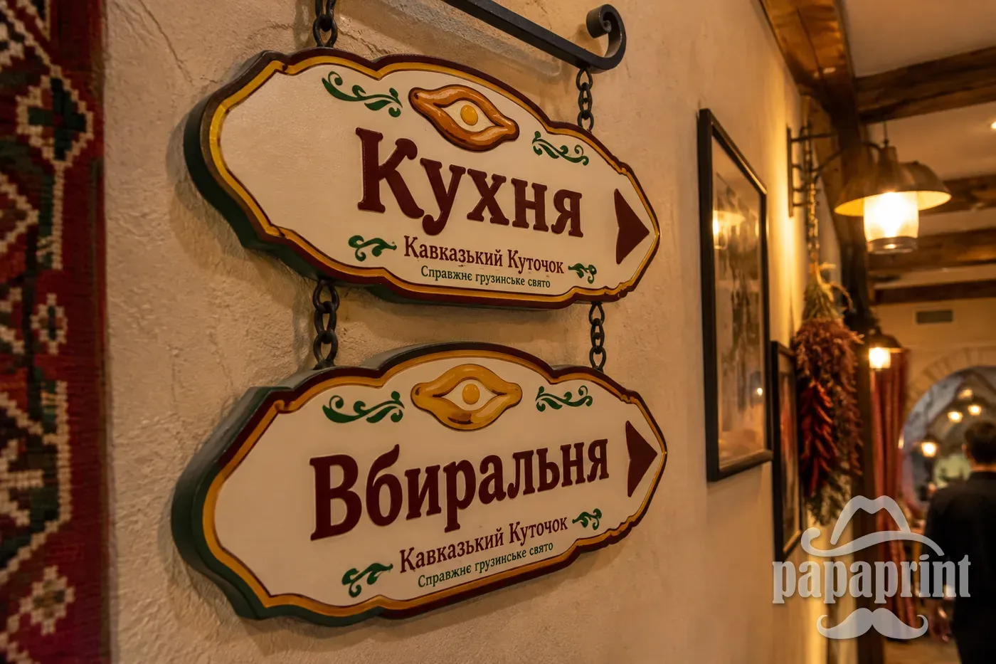 Фрезеровані ПВХ таблички для навігації в ресторані Кавказький Куточок