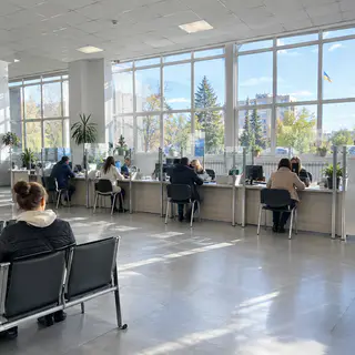 Бронеплівка 8 mil у залі ЦНАП (ілюстрація)