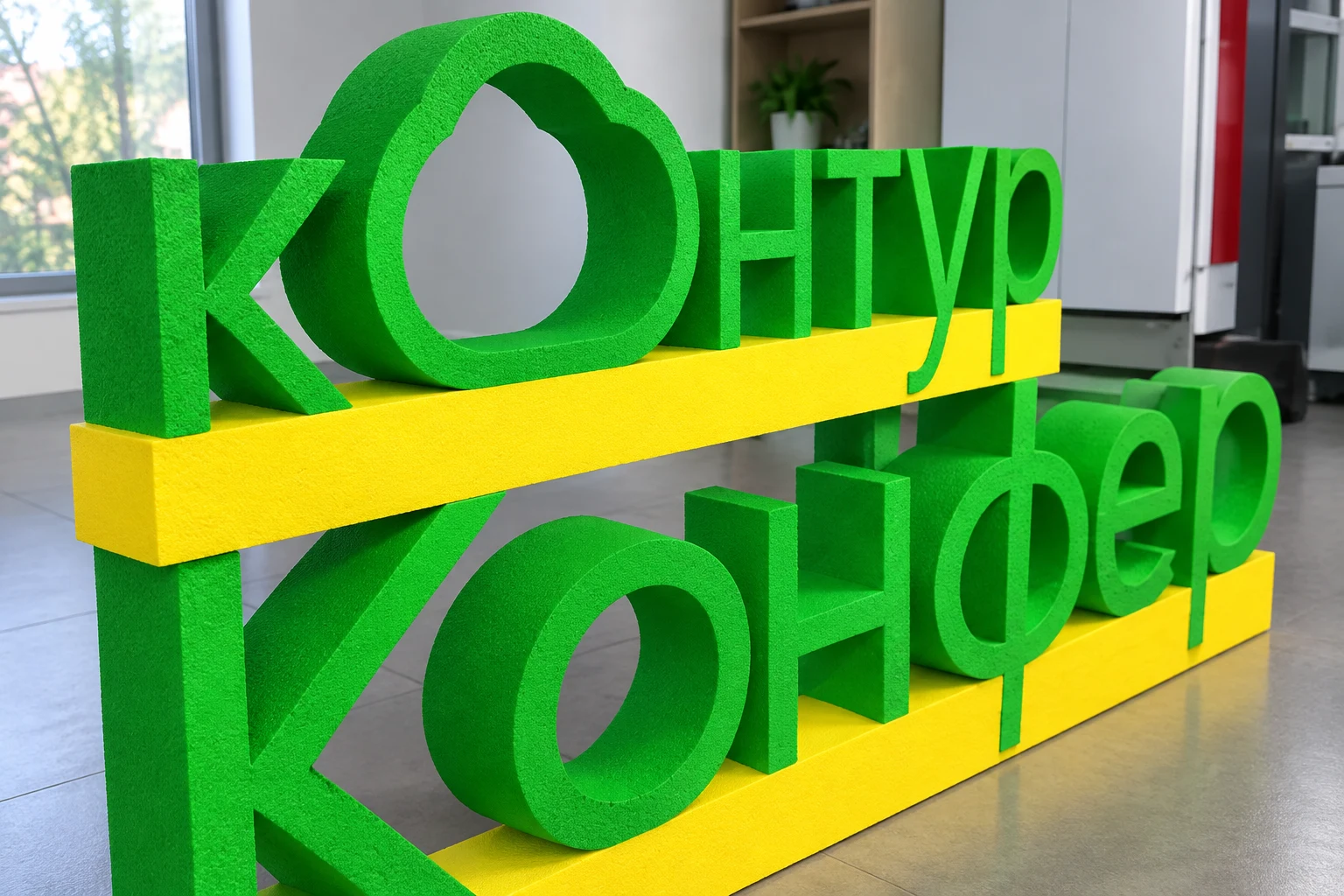 Логотип і об’ємні літери з пінопласту в майстерні