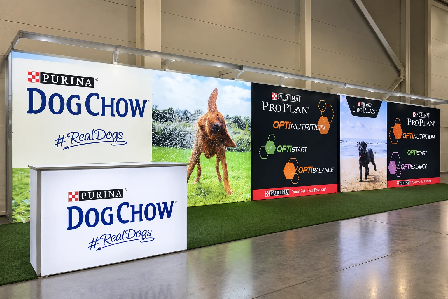 Мобільні світлові стенди з брендуванням Purina у цеху