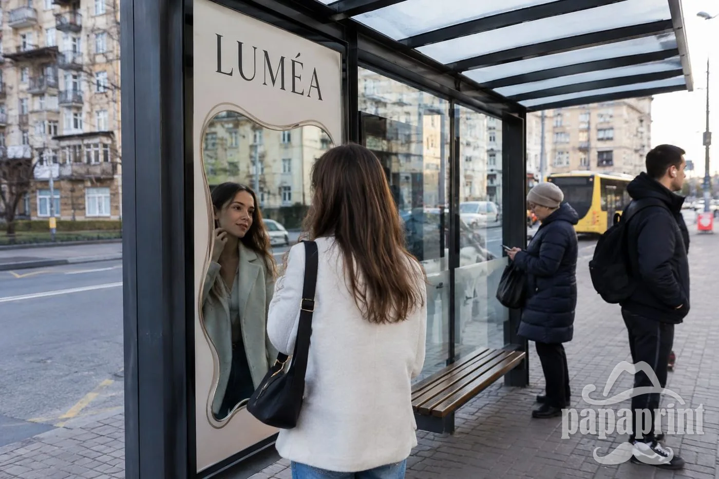 Концепт: Зупинка з дзеркальною панеллю